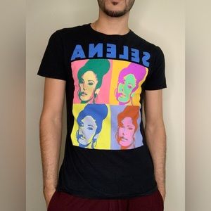 Selena Esta Aquí Tee